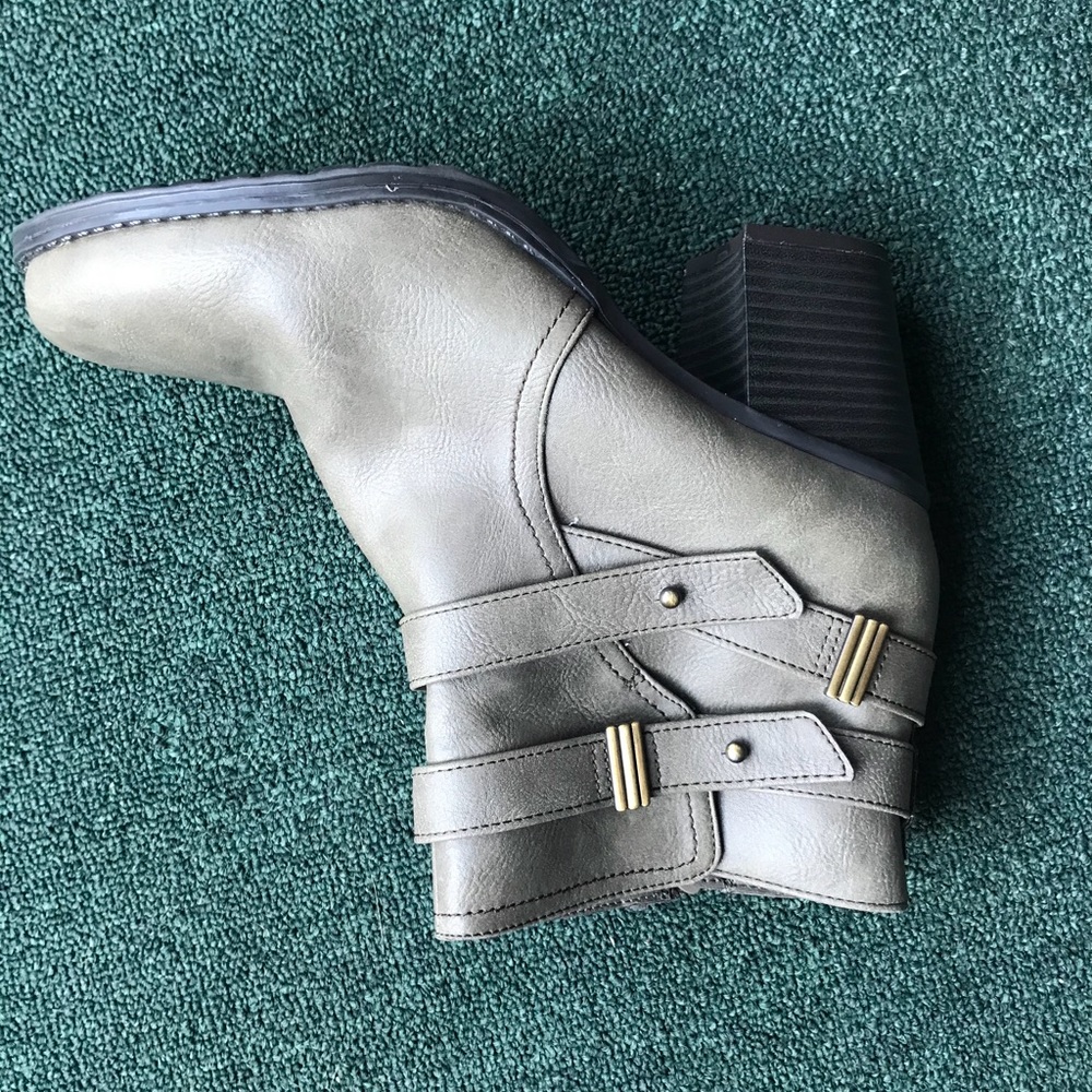 Naturaliser Gray leather heeled bootie